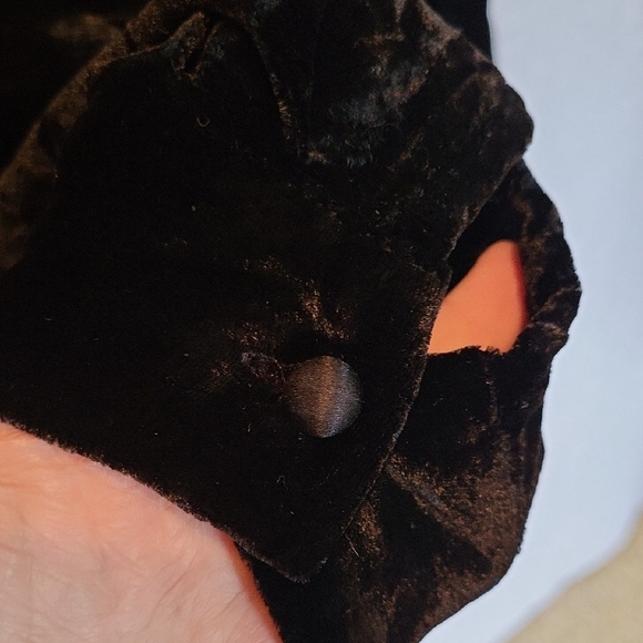 Harold's Black Velvet Button-Down Shirt - Picture 3 of 4